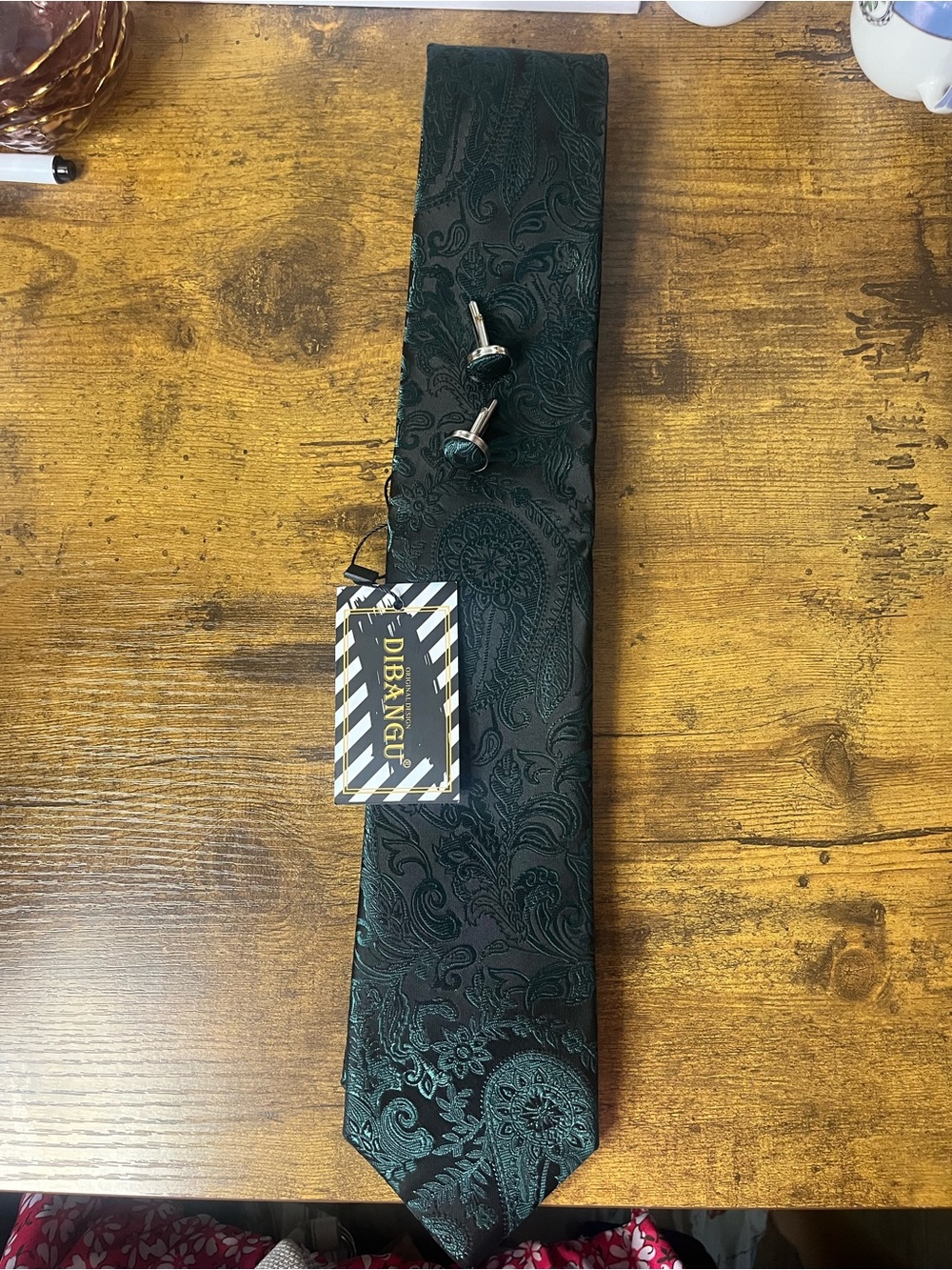 DiBanGu paisley necktie with matching cufflinks 100% Silk